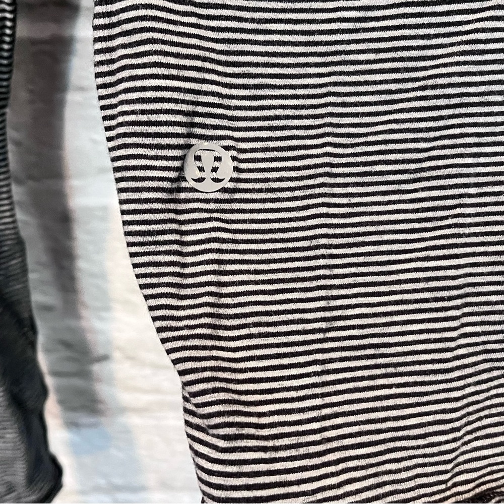Lululemon Size 4 Radiant Long Sleeve Tonka Stripe Black Heathered Medium Grey - Picture 11 of 16